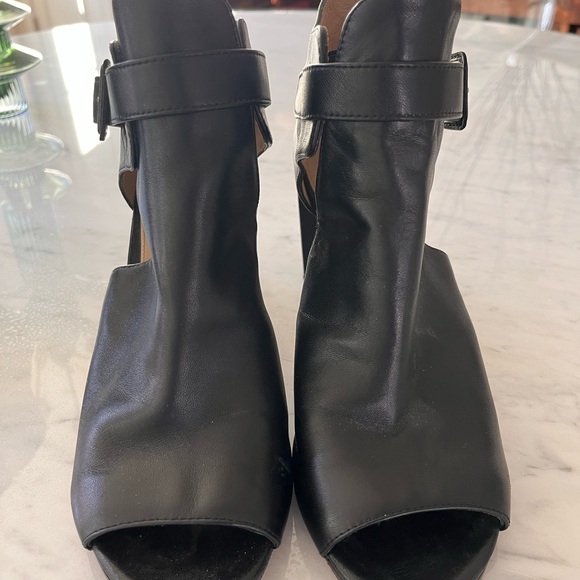 Stuart Weitzman Openface Bootie Size 9 - Picture 4 of 4